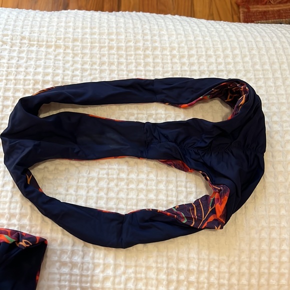 L space bathing suit top and bottom - Picture 5 of 5